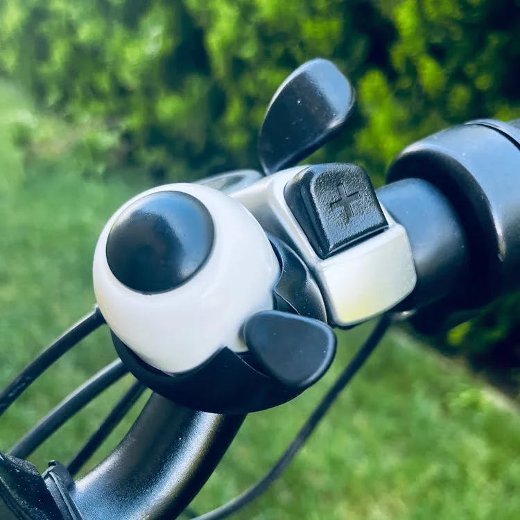 biały dzwonek rowerowy 2